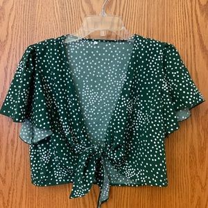 Cropped front tie spotted shirt